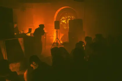 the stacks in the orange haze, dialog & benji live